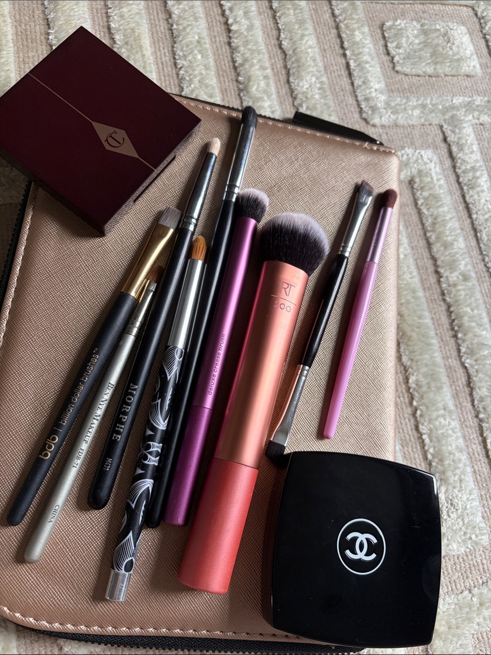 Bundle of 10 makeup brushes